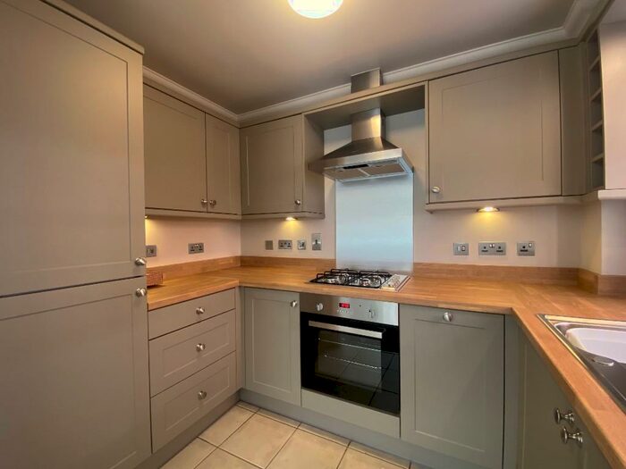 2 Bedroom Apartment To Rent In Albion Road, Sutton, Surrey, SM2