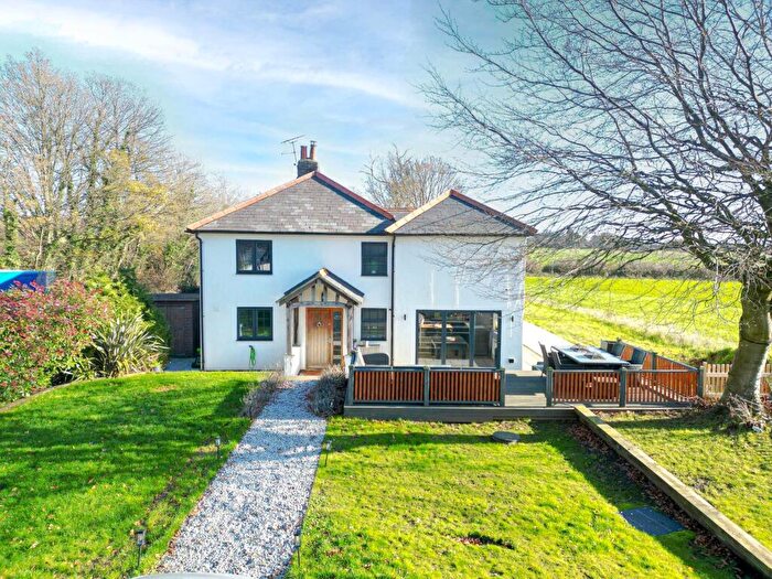 3 Bedroom Semi-Detached House For Sale In Shamrock, Port Hill, Henley On Thames, RG9