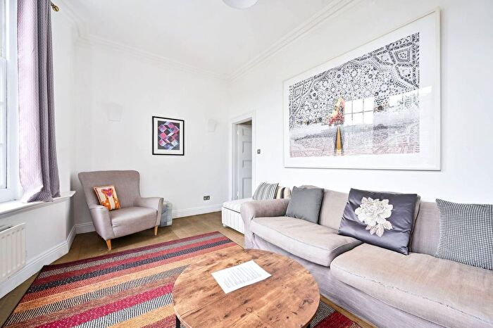 1 Bedroom Flat To Rent In Cromwell Crescent, Qr, Earls Court, London, SW5