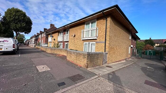 1 Bedroom Flat To Rent In Peter Bradley Court, Dagenham Avenue, Dagenham, RM9