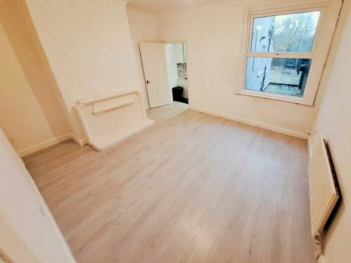 3 Bedroom Terraced House To Rent In Wintringham Road, Grimsby, Lincolnshire, DN32