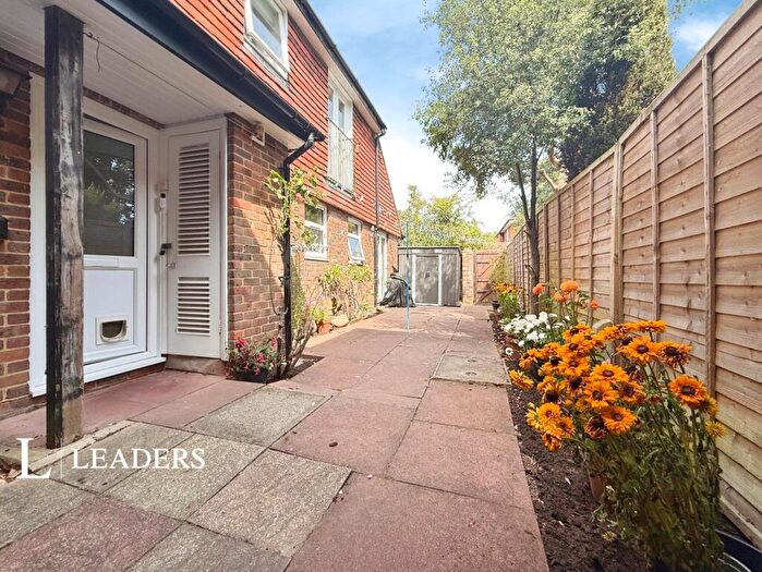 3 Bedroom Maisonette For Sale In Springfield Gardens, Worthing, West Sussex, BN13