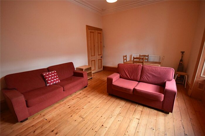 2 Bedroom Flat To Rent In Chattan Place, First Floor Right, West End, Aberdeen, AB10