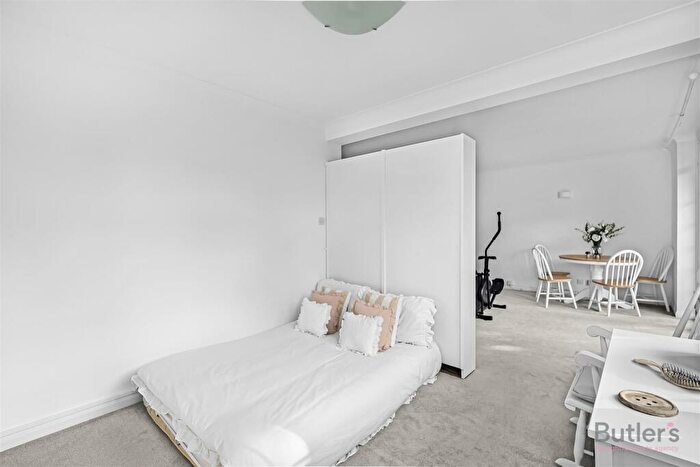 2 Bedroom Flat To Rent In Camborne Road, Sutton, SM2