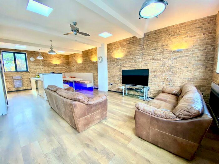 3 Bedroom Apartment To Rent In Court Ash, Yeovil, BA20
