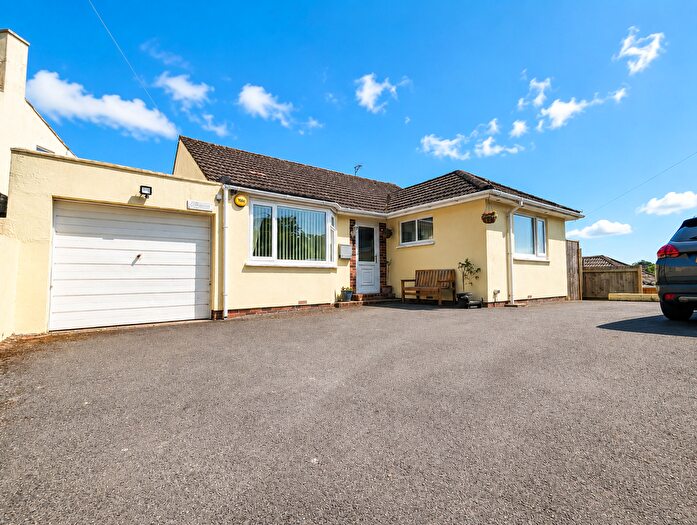 2 Bedroom Bungalow For Sale In Higher Cadewell Lane, Torquay, TQ2