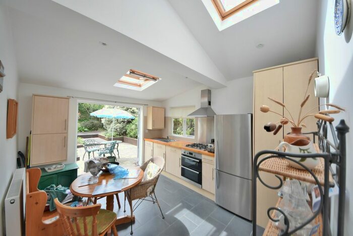 3 Bedroom Flat To Rent In Bickerton Road, Archway, London, N19