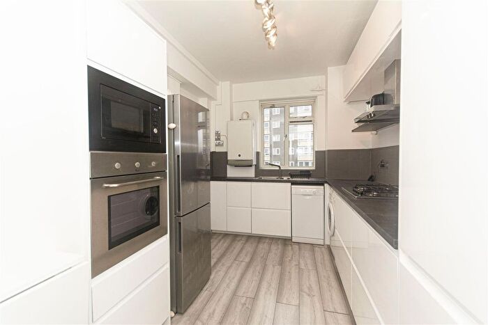 2 Bedroom Flat To Rent In Rawson Street, Battersea, SW11