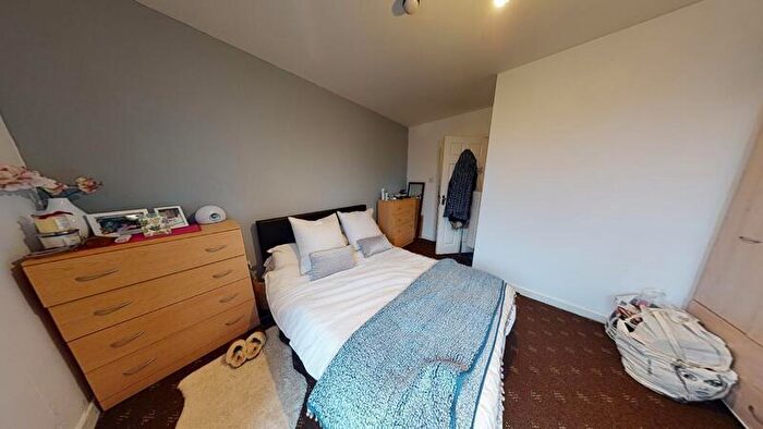 2 Bedroom Flat To Rent In St Michaels Road, Headingley, Leeds, LS6