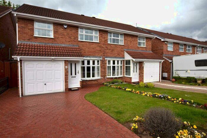 3 Bedroom Semi-Detached House To Rent In Beaumaris Close, Allesley Green, Coventry, CV5