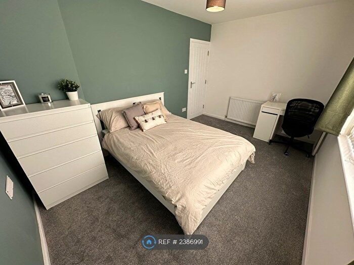 4 Bedroom Semi-Detached House To Rent In Brangwyn Grove, Bristol, BS7