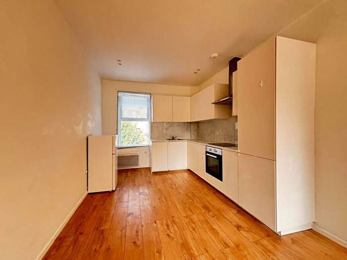 2 Bedroom Flat To Rent In Victoria Road, London, NW4