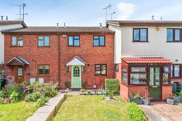 4 Bedroom Terraced House For Sale In Ingrave Close, Wickford, SS12