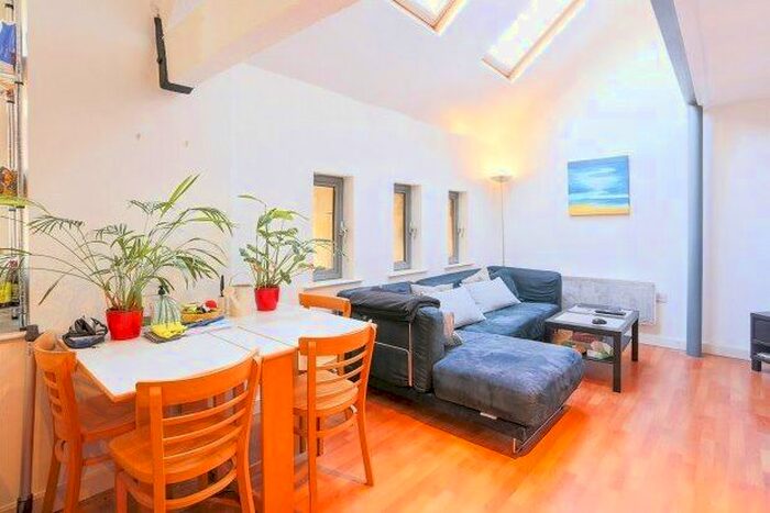 2 Bedroom Flat To Rent In New Station Street, Leeds, LS1