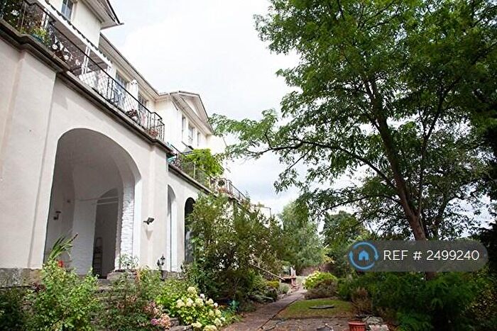 3 Bedroom Flat To Rent In Park Road, Bristol, BS16