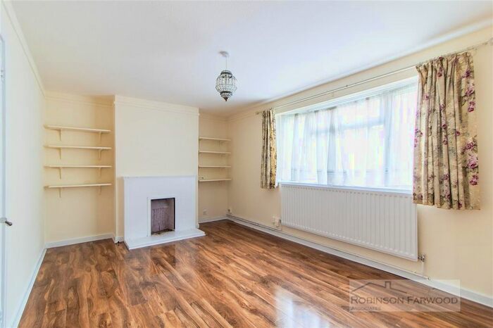 2 Bedroom Flat To Rent In Queens Walk, London, W5