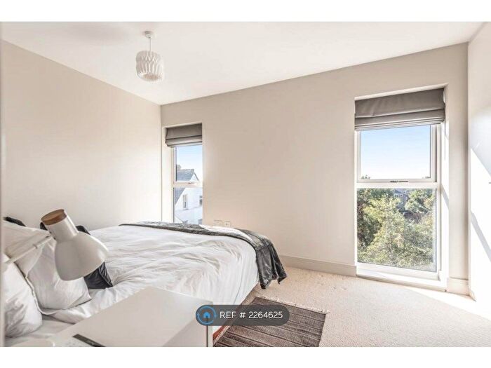 2 Bedroom Flat To Rent In Brockley Park, London, SE23