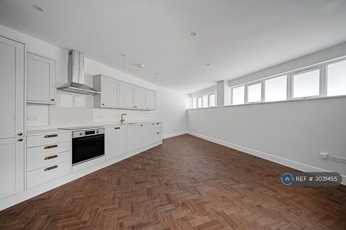 2 Bedroom Flat To Rent In Timber Hill Road, Caterham, CR3