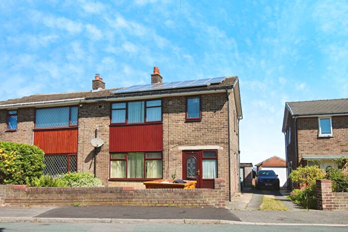 3 Bedroom Semi-Detached House For Sale In Foxroyd Lane, Dewsbury, WF12