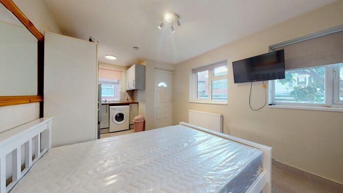 Studio To Rent In Cairnfield Avenue, London, NW2