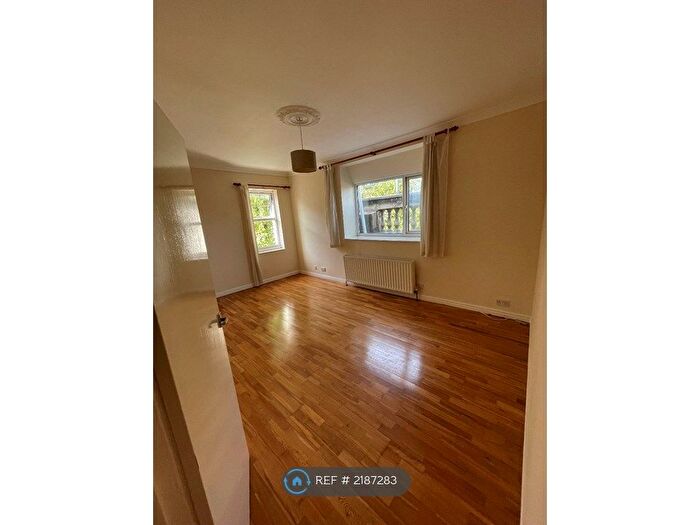 2 Bedroom Flat To Rent In Hambeldon House, Bristol, BS6