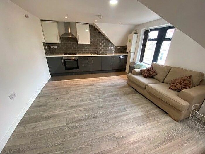 2 Bedroom Flat To Rent In Claude Road, Cardiff, CF24