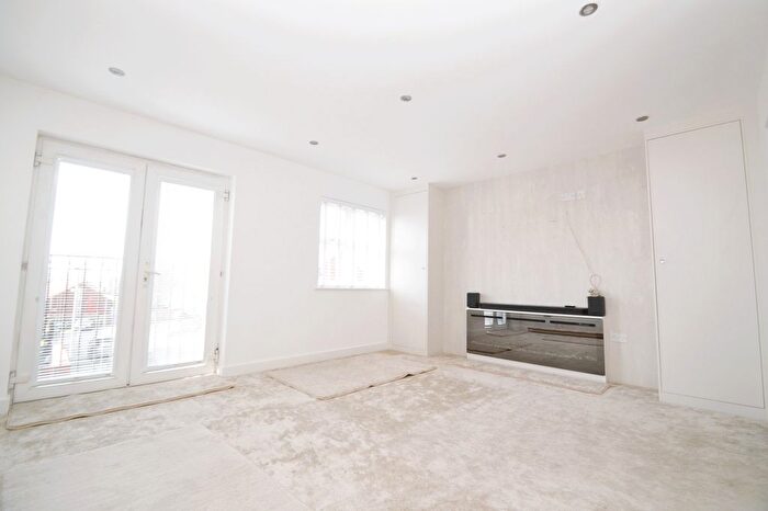 2 Bedroom Flat To Rent In Brook Square, London, SE18