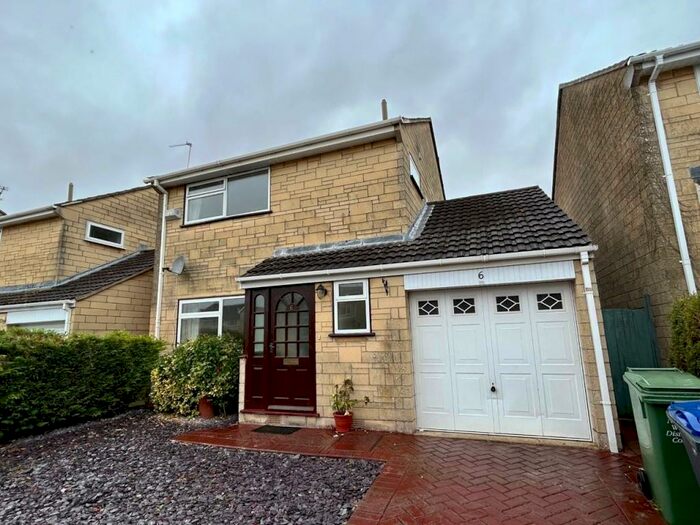 3 Bedroom Detached House To Rent In Sarum Road, Chippenham, SN14