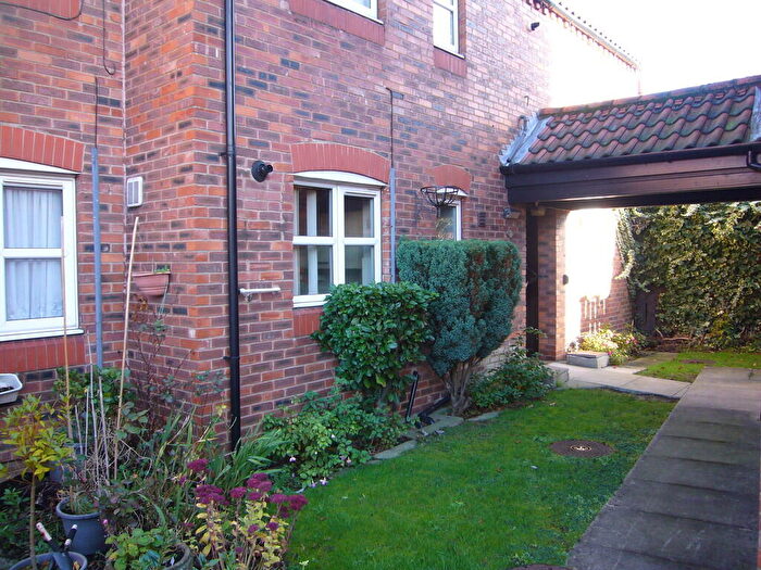 2 Bedroom Flat For Sale In St. Johns Court, Howden, DN14