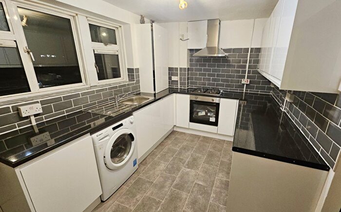 2 Bedroom Flat To Rent In Coleridge Way, West Drayton, UB7