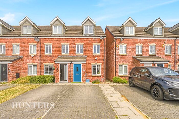 3 Bedroom Town House For Sale In Wayfarers Way, Wardle, OL12