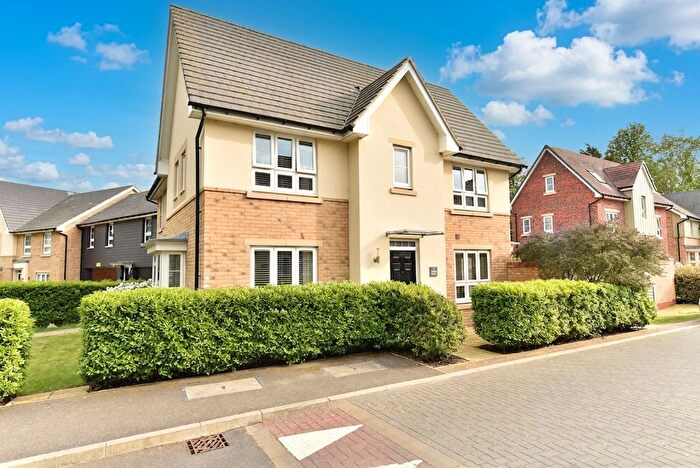 3 Bedroom Semi-detached House For Sale In Askwith Grove, St. Ives, PE27