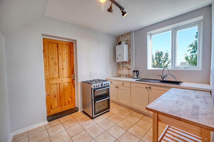3 Bedroom Semi-Detached House For Sale In Knoll Rise, Dunston, NE11