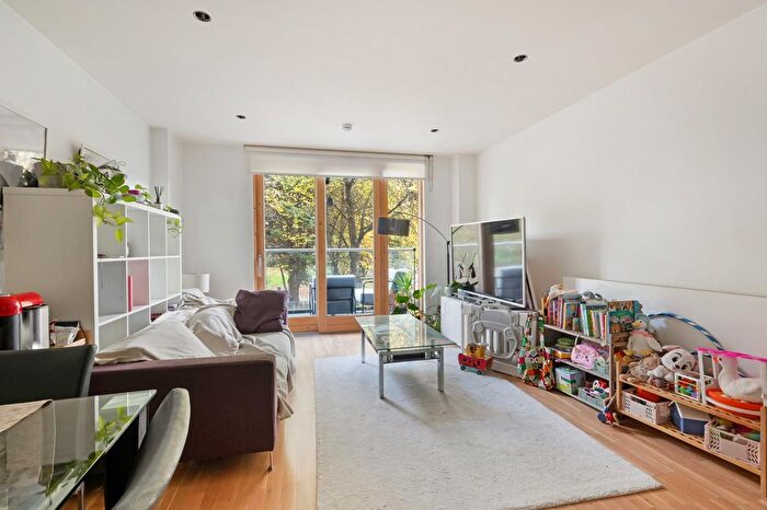 2 Bedroom Flat To Rent In Binnacle House, Wapping Lane, E1W