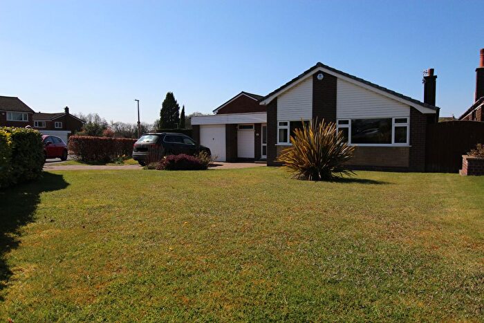 3 Bedroom Detached Bungalow For Sale In Lonsdale Close, Leyland, PR25