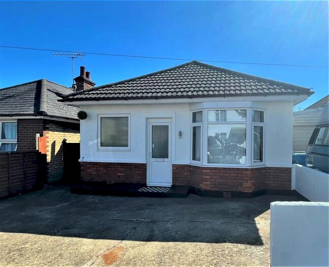 2 Bedroom Bungalow To Rent In Lincoln Road, Parkstone, Poole, BH12