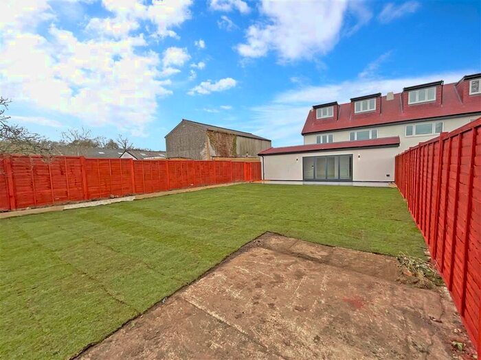 5 Bedroom Semi-Detached House For Sale In Holtye Road, East Grinstead, West Sussex, RH19