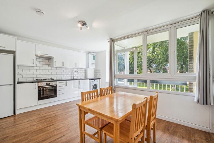 4 Bedroom Flat To Rent In Batten Street, Battersea Park, SW11