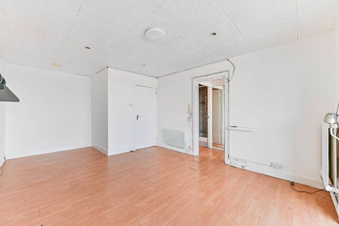 1 Bedroom Flat To Rent In Zodiac Court, Central Croydon, Croydon, CR0