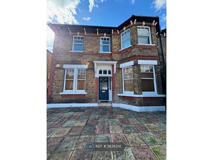 2 Bedroom Flat To Rent In Lanercost Road, London, SW2
