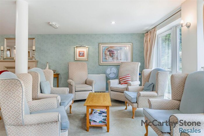 1 Bedroom Flat For Sale In Dutton Court, Station Approach, Off Station Road, Cheadle Hulme, SK8