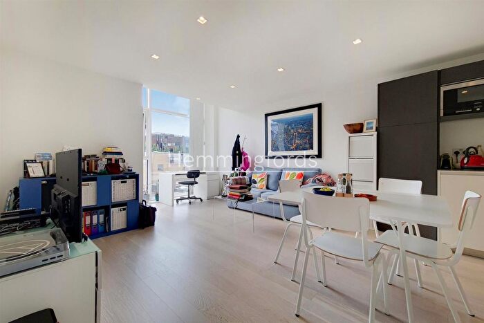 2 Bedroom Flat To Rent In Spenlow Apartments, London, N1