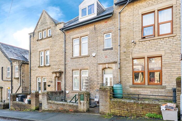 4 Bedroom Terraced House To Rent In High Street, Brighouse, HD6
