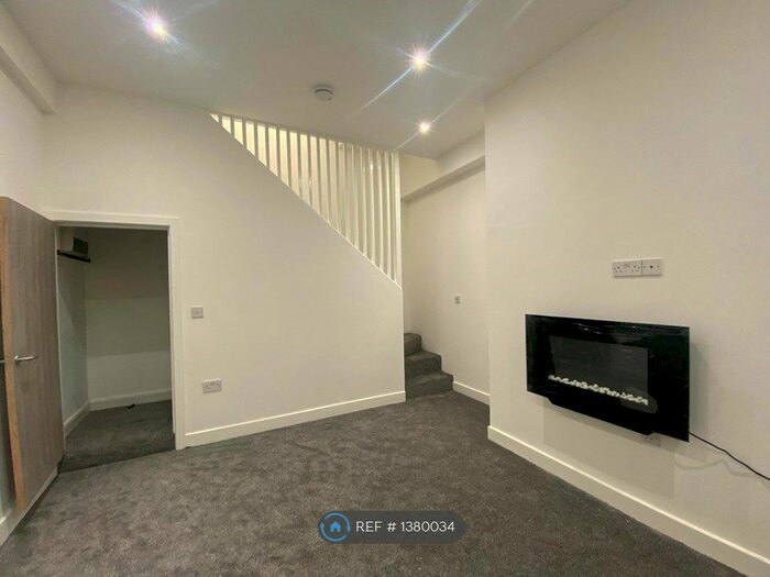 1 Bedroom Flat To Rent In Newchurch Road, Bacup, OL13