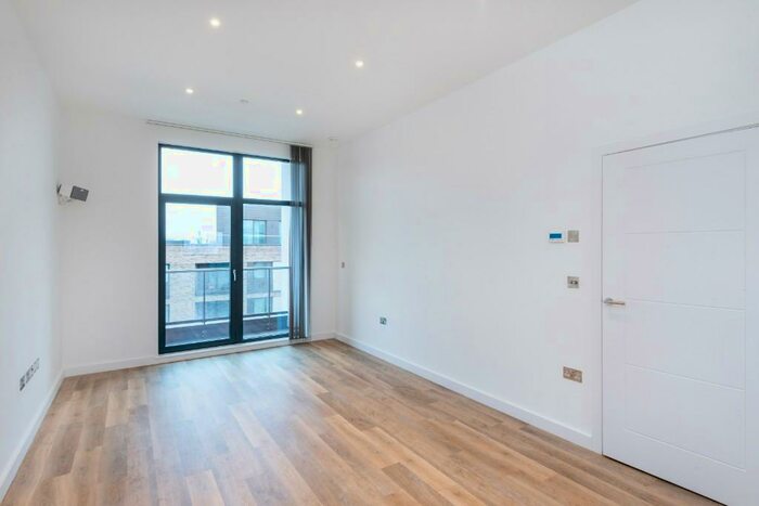 2 Bedroom Flat To Rent In Childers Street, London, SE8
