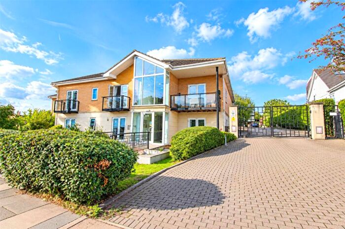 2 Bedroom Penthouse For Sale In Rayleigh Road, Leigh-on-Sea, Essex, SS9