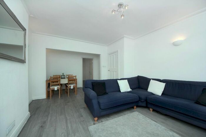 3 Bedroom Property To Rent In Glendun Road, London, W3