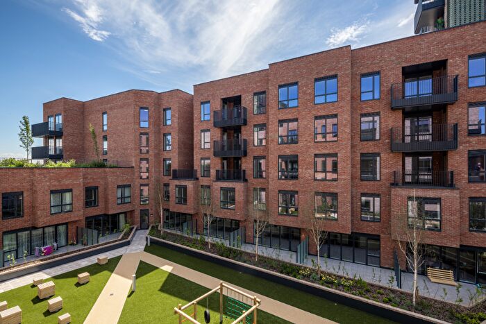 2 Bedroom Flat For Sale In Bell Road, Hounslow, TW3