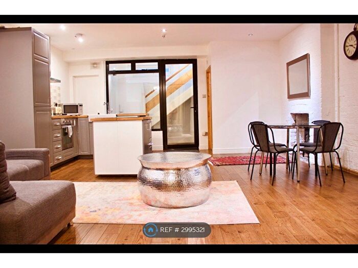 2 Bedroom Flat To Rent In Fullwood's Mews, London, N1