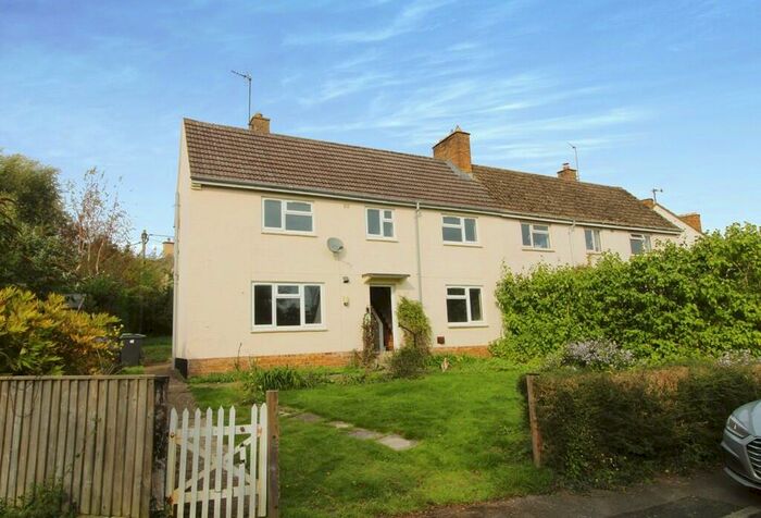 3 Bedroom Semi-Detached House For Sale In Hamilton Croft, Meysey Hampton, GL7